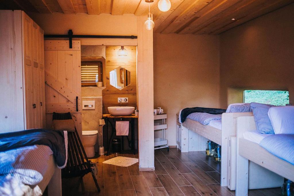 Апартаменти Sleeping With Bees - Tourist Farm Muha Гросуплє Екстер'єр фото